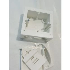 Support Universel 60mm Blanc Pour Pose Appareillage Mural En Saillie Avec Adaptateur Pour Moulure ATA / LF HAGER ATA806099010