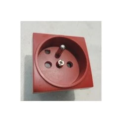 Prise 2P+T 16A à Détrompage Rouge Bornes à Vis Format 45X45mm 2M SYSTO HAGER WS106
